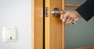 Установка дверей Воронеж цена от 1350 руб.